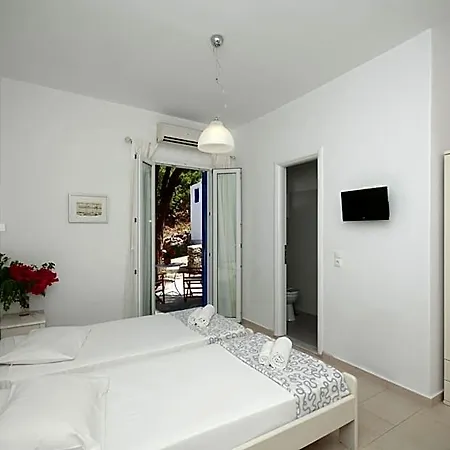 Megas Hotel